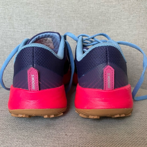 Brooks Catamount Super comfy! Only worn a couple of times, decided to size down. - Picture 4 of 15